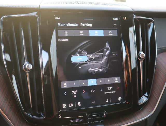 2025 Volvo XC60 Plug-In Hybrid T8 Ultra
