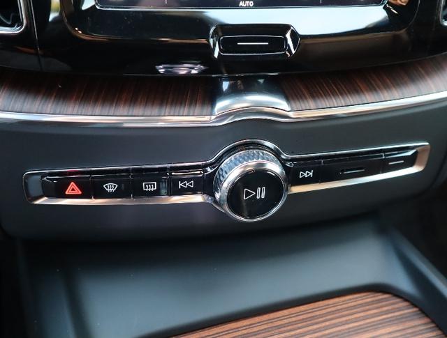 2025 Volvo XC60 Plug-In Hybrid T8 Ultra