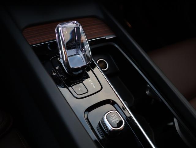 2025 Volvo XC60 Plug-In Hybrid T8 Ultra