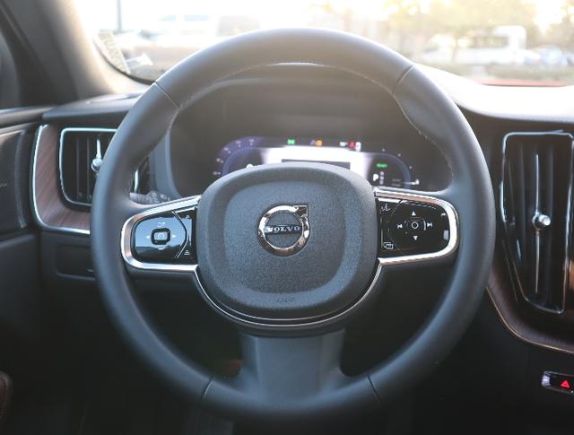 2025 Volvo XC60 Plug-In Hybrid T8 Ultra