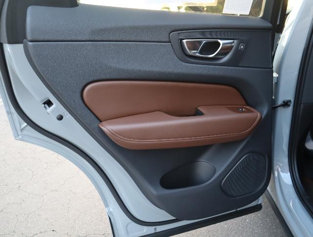 2025 Volvo XC60 Plug-In Hybrid T8 Ultra