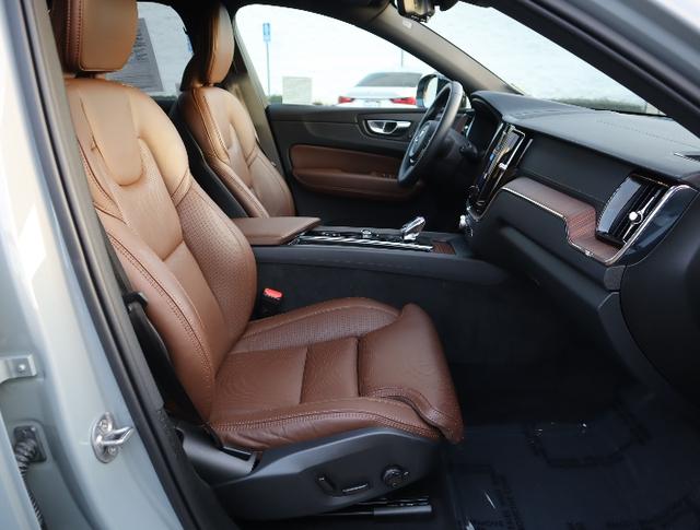 2025 Volvo XC60 Plug-In Hybrid T8 Ultra