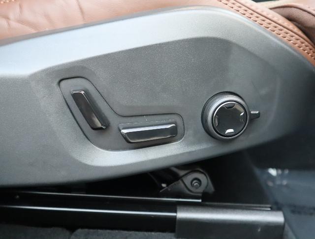 2025 Volvo XC60 Plug-In Hybrid T8 Ultra