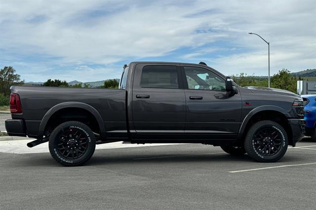 2025 RAM Ram 3500 RAM 3500 LIMITED CREW CAB 4X4 64 BOX