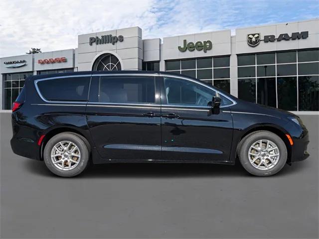 2025 Chrysler Voyager VOYAGER