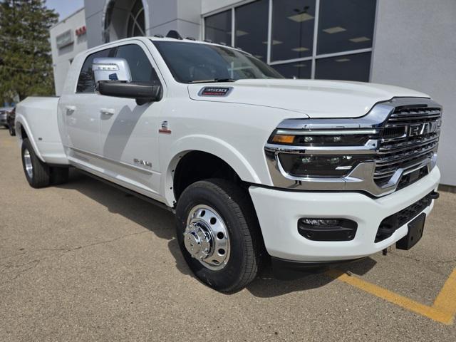 2025 RAM Ram 3500 RAM 3500 LIMITED MEGA CAB 4X4 64 BOX