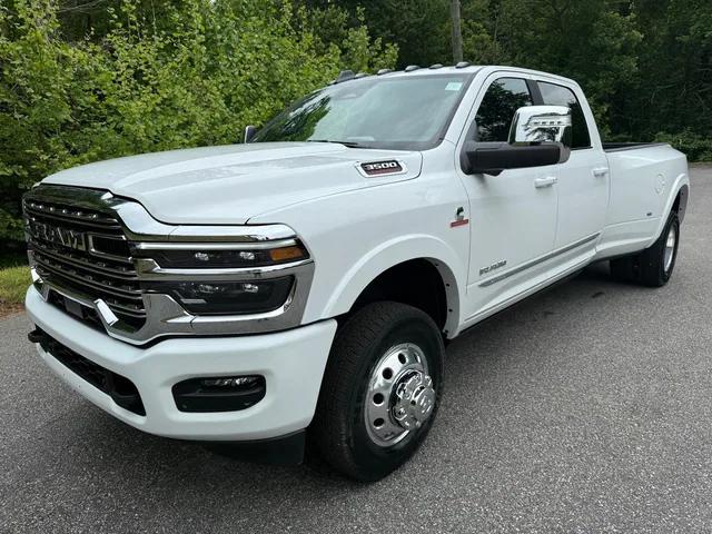 2025 RAM Ram 3500 RAM 3500 LIMITED CREW CAB 4X4 8 BOX