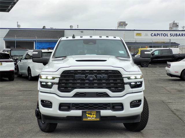 2025 RAM Ram 3500 RAM 3500 LIMITED MEGA CAB 4X4 64 BOX