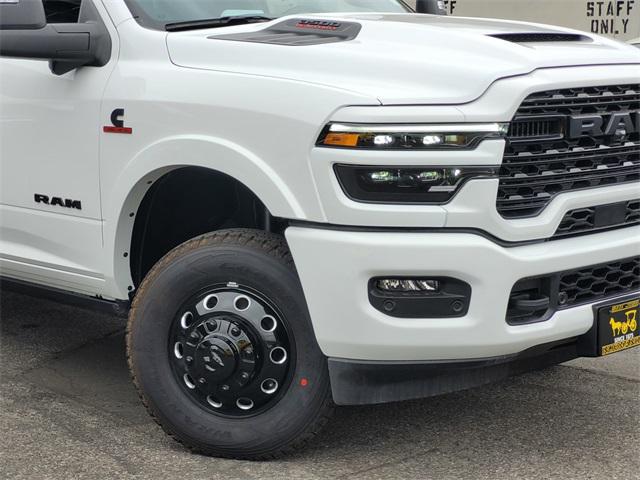 2025 RAM Ram 3500 RAM 3500 LIMITED MEGA CAB 4X4 64 BOX