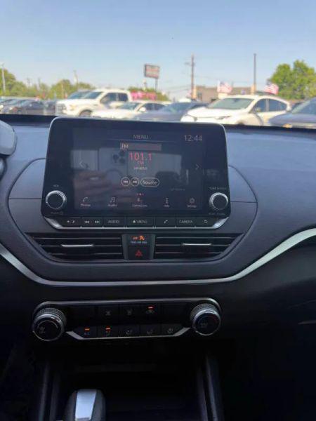 2022 Nissan Altima SR FWD