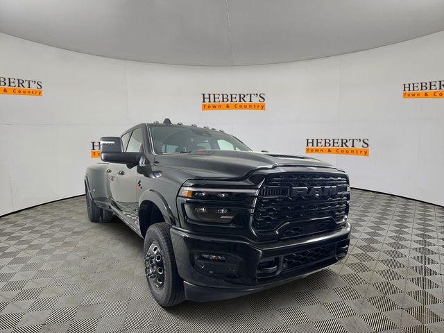 2025 RAM Ram 3500 RAM 3500 LIMITED CREW CAB 4X4 8 BOX