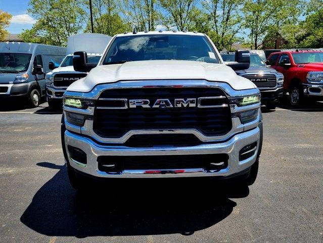 2025 RAM Ram 5500 Chassis Cab RAM 5500 TRADESMAN CHASSIS CREW CAB 4X4 84 CA 2025 RAM Ram 5500 Chassis Cab RAM 5500 TRADESMAN CHASSIS CREW CAB 4X4 84 CA