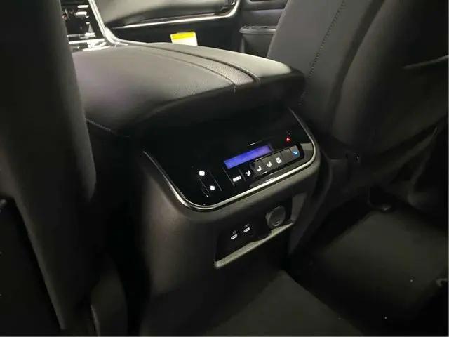 2025 Nissan Armada SL 4WD