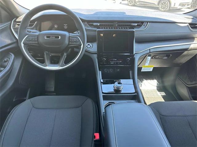 2025 Jeep Grand Cherokee GRAND CHEROKEE LAREDO 4X4