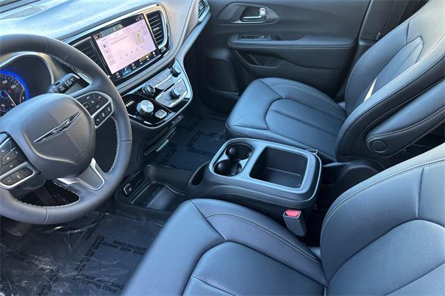 2025 Chrysler Pacifica PACIFICA SELECT