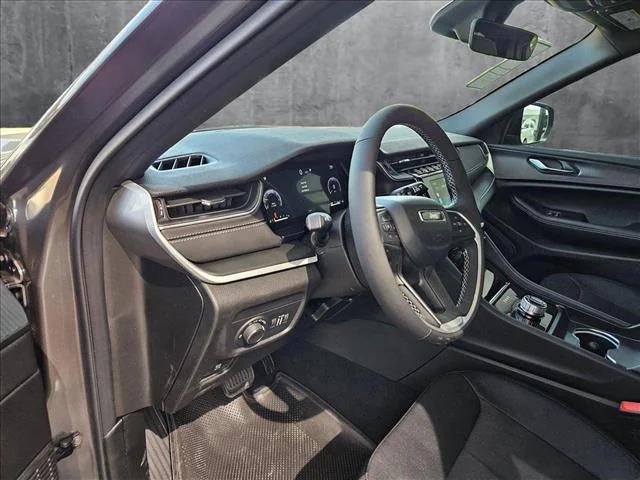 2025 Jeep Grand Cherokee GRAND CHEROKEE LAREDO X 4X2