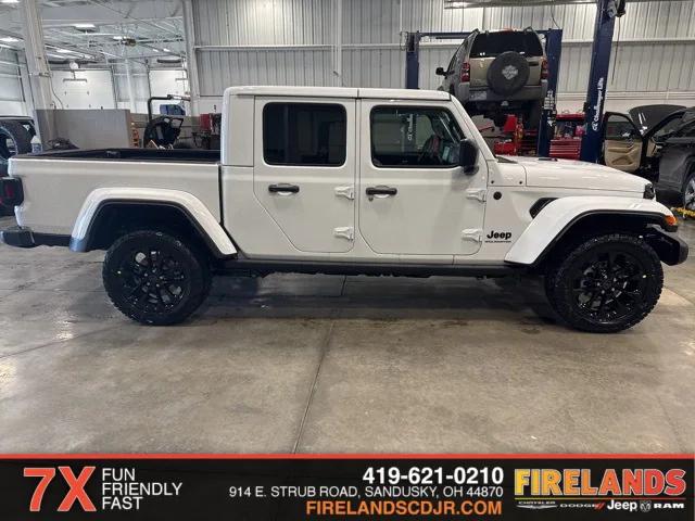 2025 Jeep Gladiator GLADIATOR NIGHTHAWK 4X4