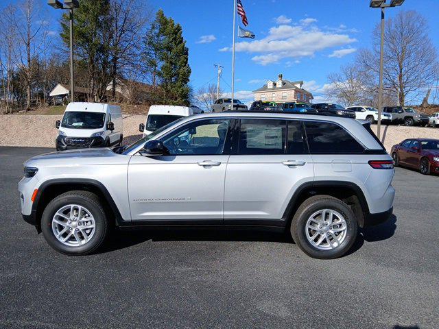 2025 Jeep Grand Cherokee GRAND CHEROKEE LAREDO X 4X4