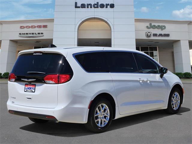 2025 Chrysler Voyager VOYAGER LX