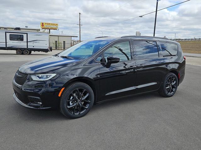 2025 Chrysler Pacifica PACIFICA LIMITED