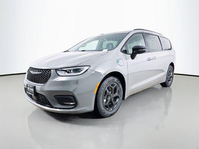 2025 Chrysler Pacifica Hybrid PACIFICA PLUG-IN HYBRID S APPEARANCE
