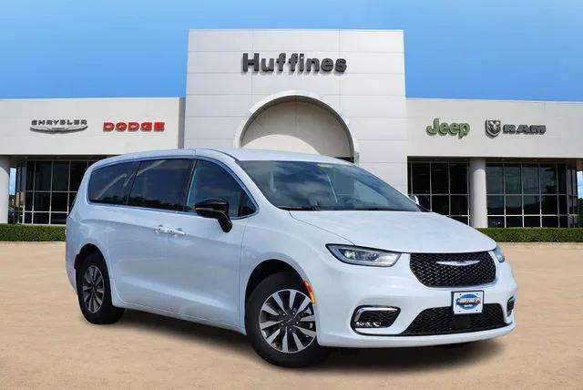 2025 Chrysler Pacifica Hybrid PACIFICA PLUG-IN HYBRID SELECT
