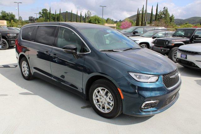 2025 Chrysler Pacifica PACIFICA SELECT