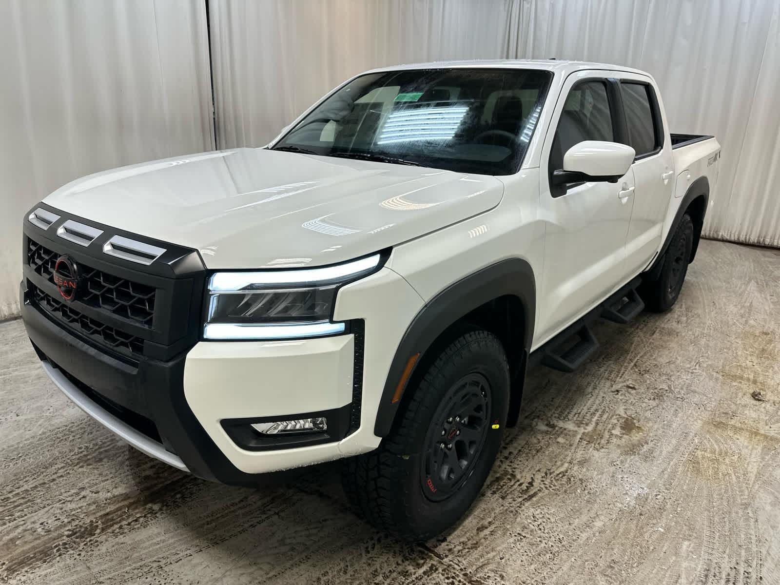 2025 Nissan Frontier PRO-4X - Photo 9