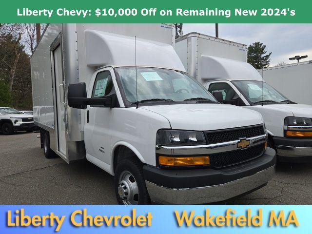2024 Chevrolet Express Cutaway 4500 Van