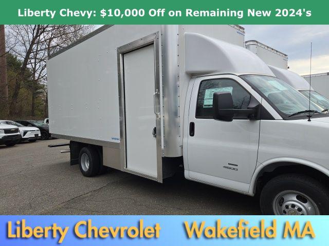 2024 Chevrolet Express Cutaway 4500 Van