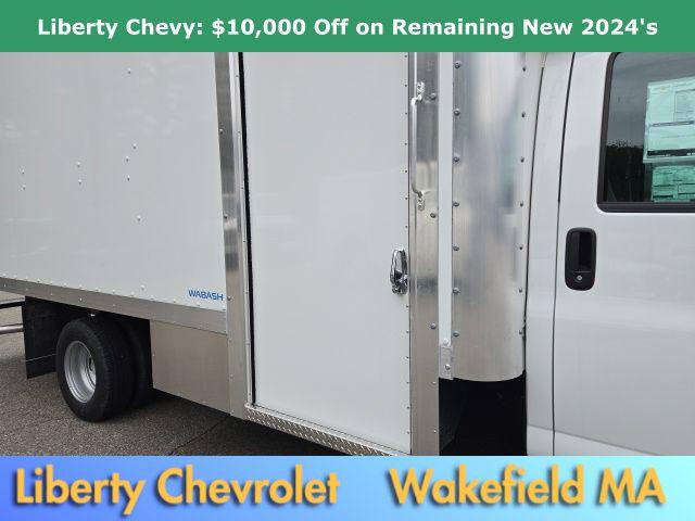 2024 Chevrolet Express Cutaway 4500 Van