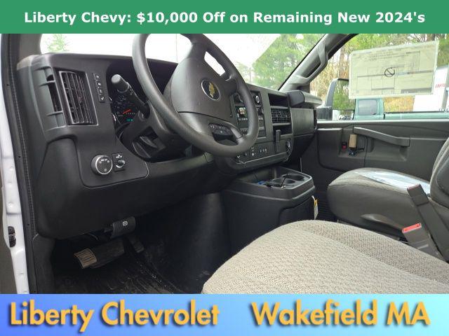 2024 Chevrolet Express Cutaway 4500 Van