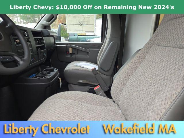2024 Chevrolet Express Cutaway 4500 Van