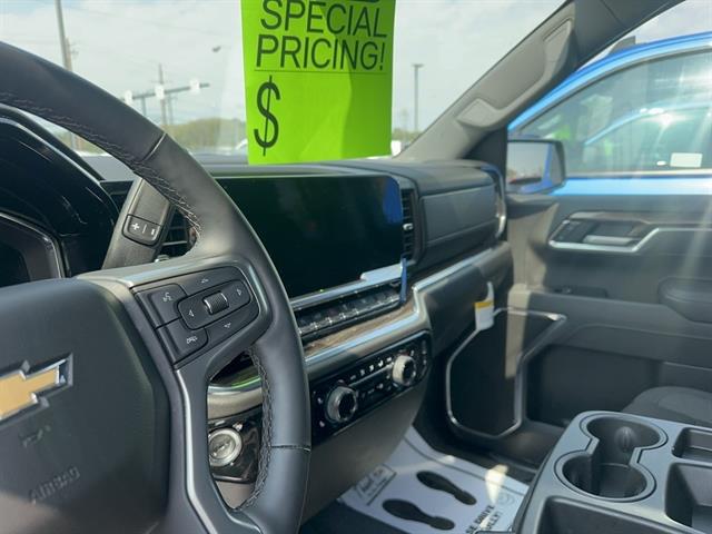 2025 Chevrolet Silverado 1500 4WD Crew Cab Standard Bed LT