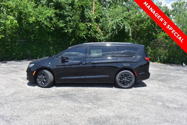 2025 Chrysler Pacifica Hybrid PACIFICA PLUG-IN HYBRID S APPEARANCE