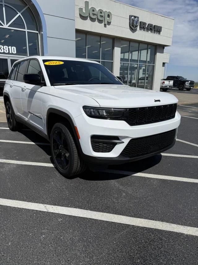 2025 Jeep Grand Cherokee GRAND CHEROKEE ALTITUDE 4X4