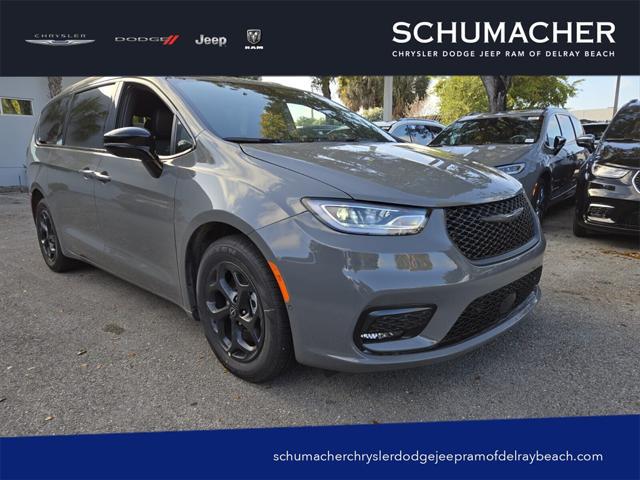 2025 Chrysler Pacifica Plug-In Hybrid PACIFICA PLUG-IN HYBRID S APPEARANCE