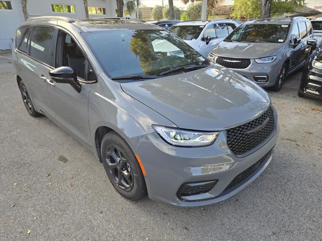 2025 Chrysler Pacifica Plug-In Hybrid PACIFICA PLUG-IN HYBRID S APPEARANCE
