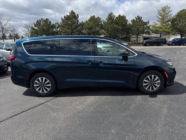 2025 Chrysler Pacifica Hybrid PACIFICA PLUG-IN HYBRID SELECT