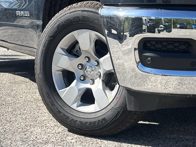 2025 RAM Ram 1500 RAM 1500 TRADESMAN QUAD CAB 4X4 64 BOX