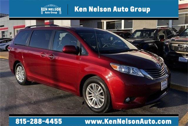 2013 Toyota Sienna XLE V6 8 Passenger