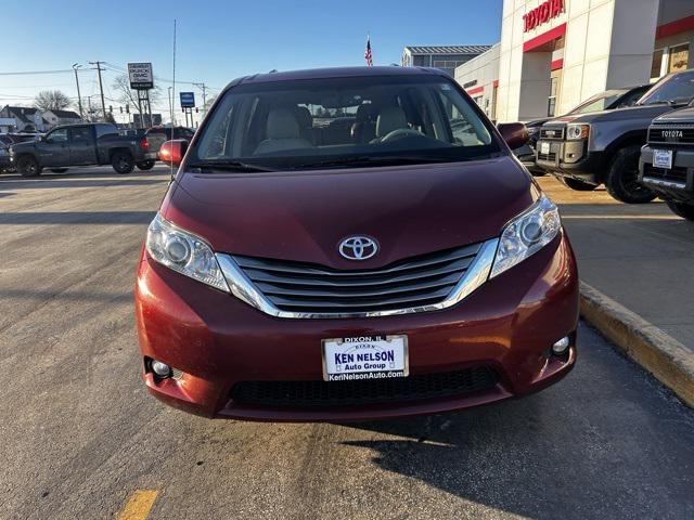 2013 Toyota Sienna XLE V6 8 Passenger