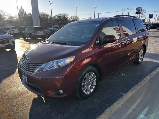 2013 Toyota Sienna XLE V6 8 Passenger