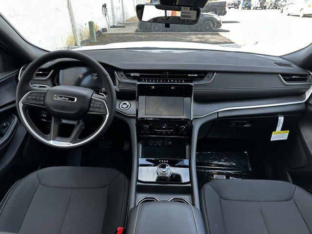 2025 Jeep Grand Cherokee GRAND CHEROKEE L LAREDO X 4X4
