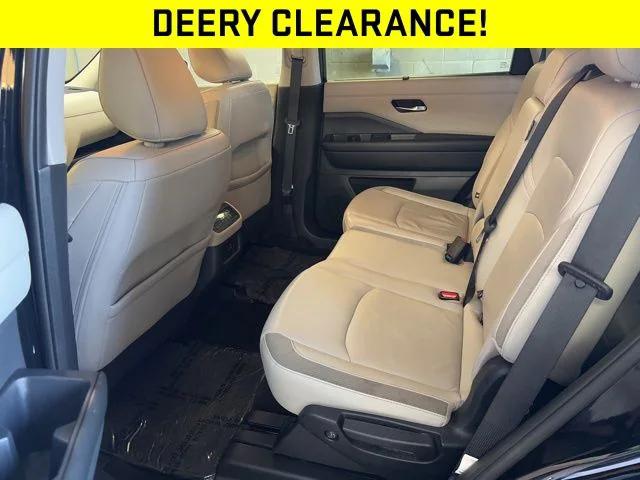 2023 Nissan Pathfinder SL 4WD