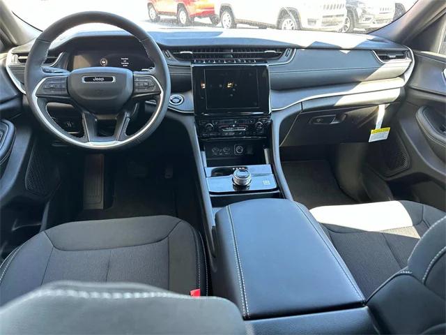 2025 Jeep Grand Cherokee GRAND CHEROKEE L LAREDO 4X4