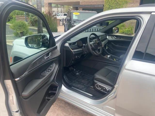 2025 Jeep Grand Cherokee GRAND CHEROKEE OVERLAND 4X4