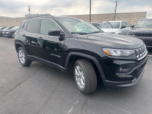 2025 Jeep Compass COMPASS LATITUDE 4X4
