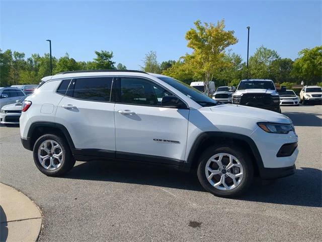 2025 Jeep Compass COMPASS LATITUDE 4X4
