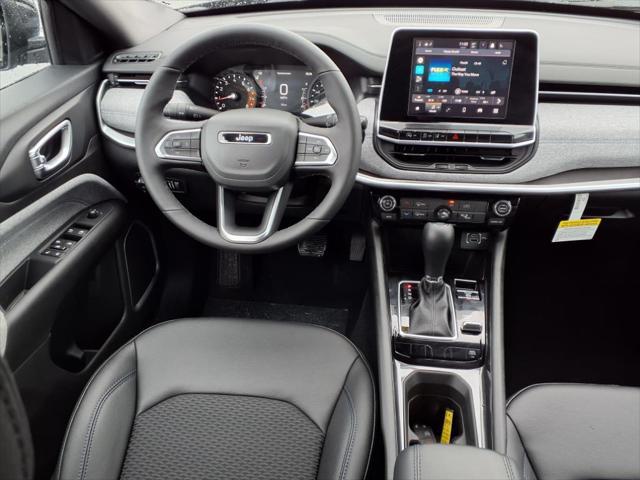 2025 Jeep Compass COMPASS LATITUDE 4X4